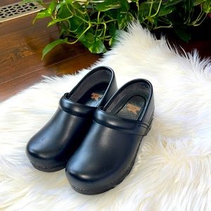 Like new DANSKO leather XP, size 36.